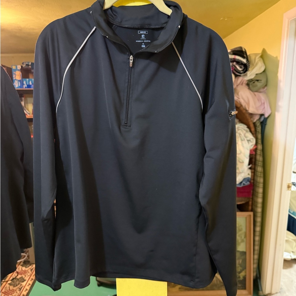 Gap workout long sleeve Size XL